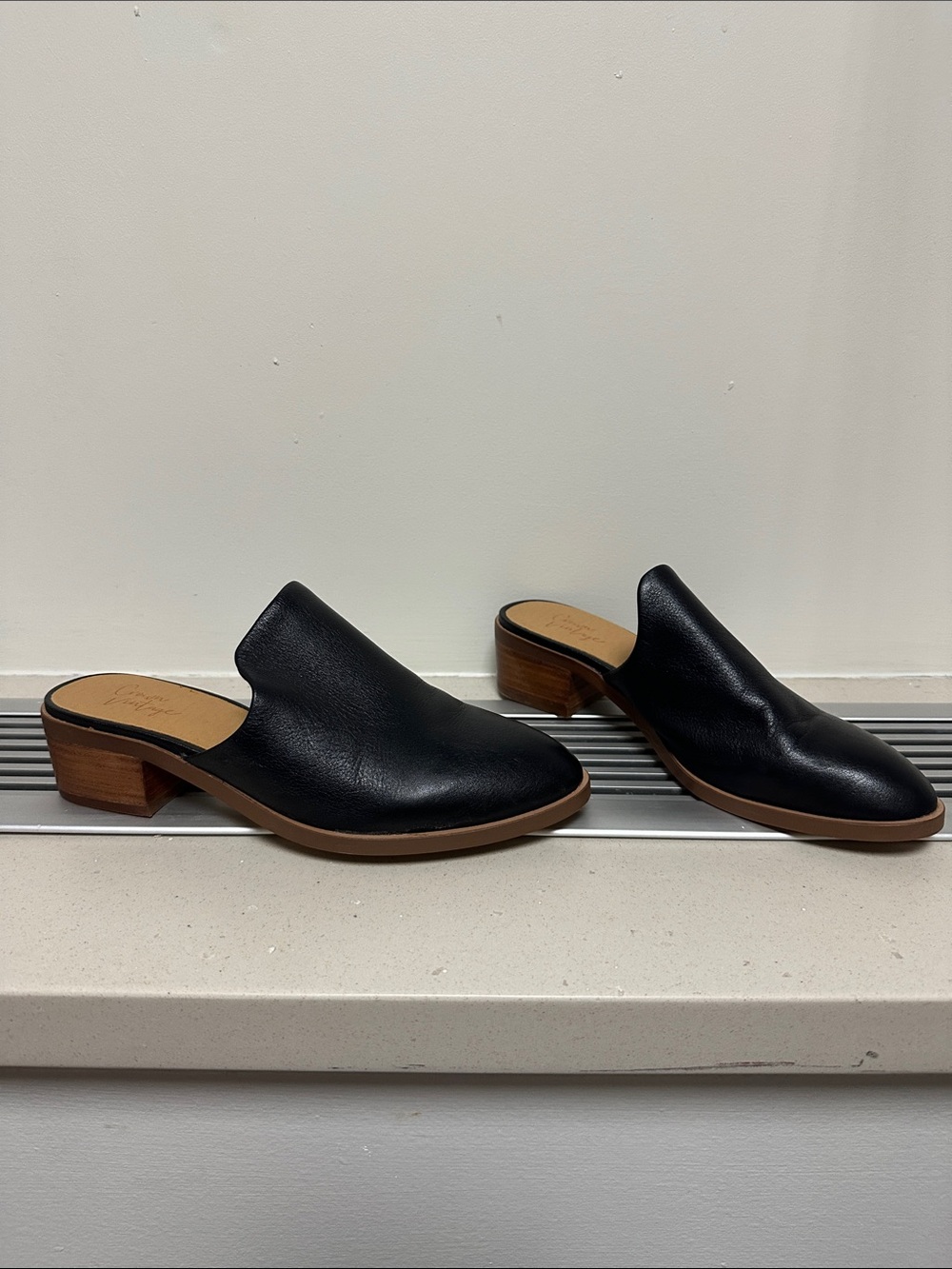 Crown Vintage Black Leather Slip-On Mules - Women
